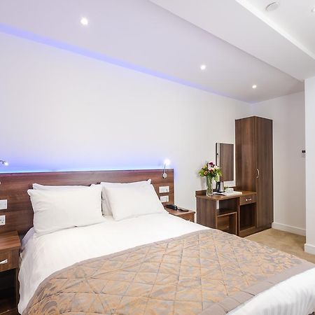 Signature Hotel London Ilford Exteriör bild