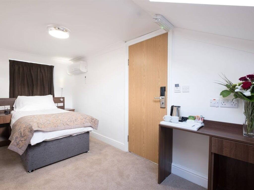 Signature Hotel London Ilford Exteriör bild
