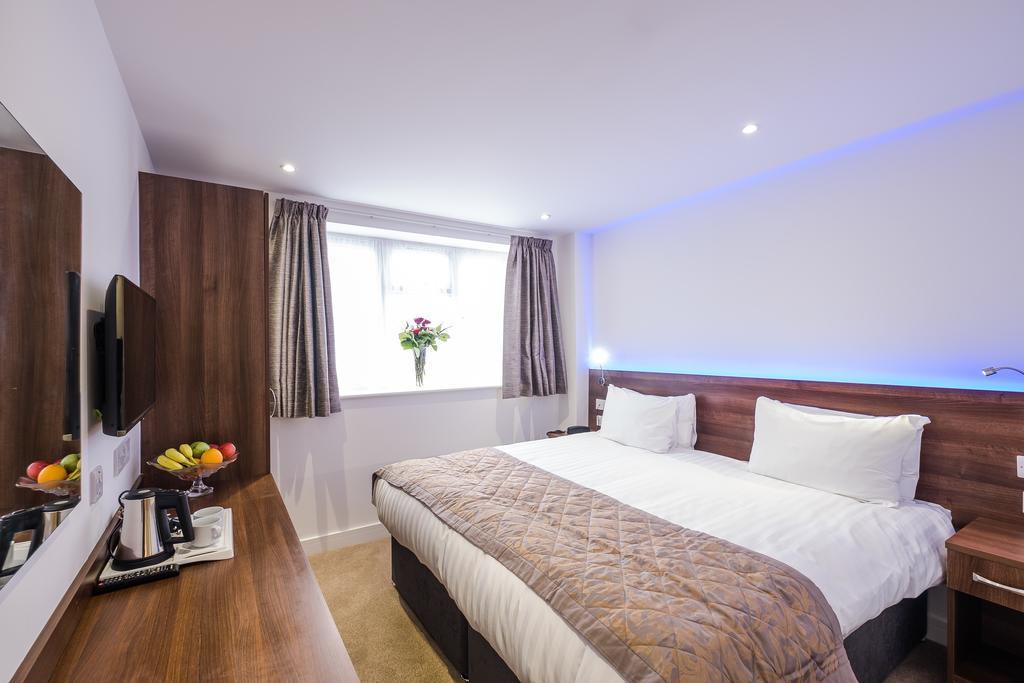 Signature Hotel London Ilford Exteriör bild
