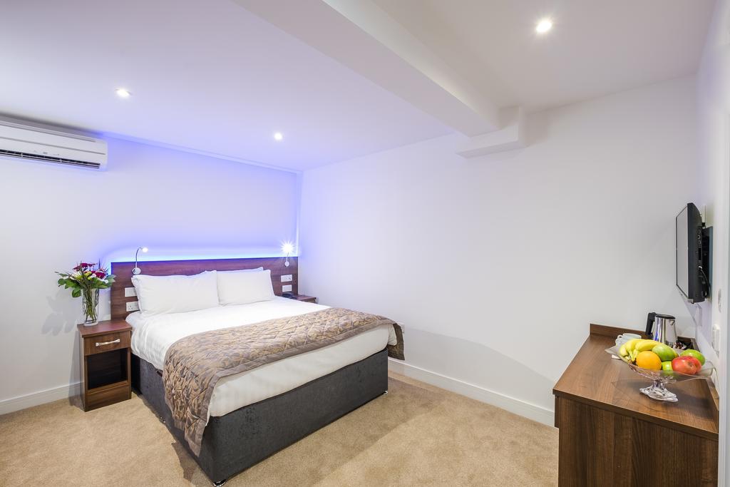 Signature Hotel London Ilford Exteriör bild