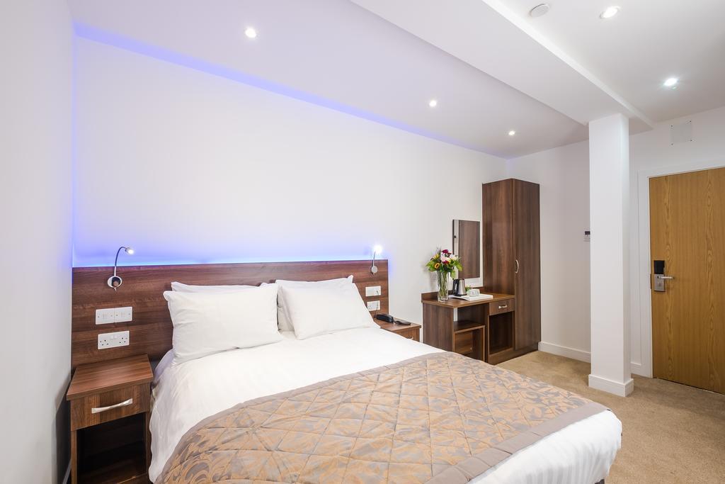 Signature Hotel London Ilford Exteriör bild
