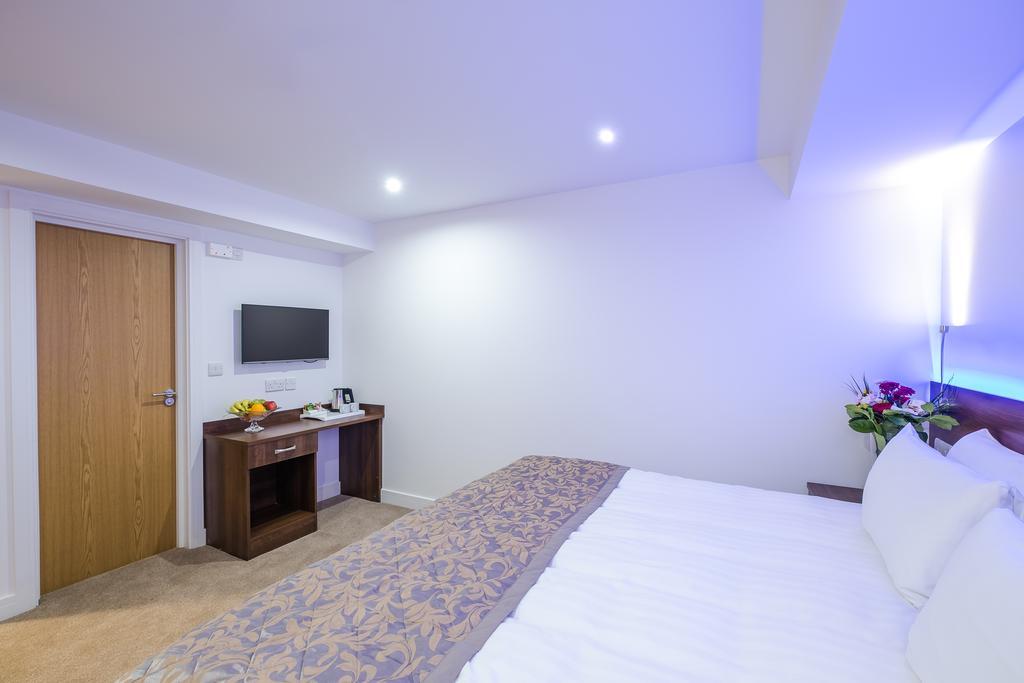 Signature Hotel London Ilford Exteriör bild