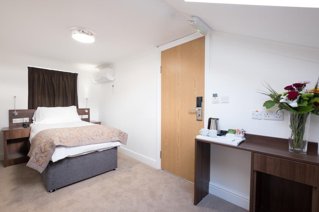 Signature Hotel London Ilford Exteriör bild