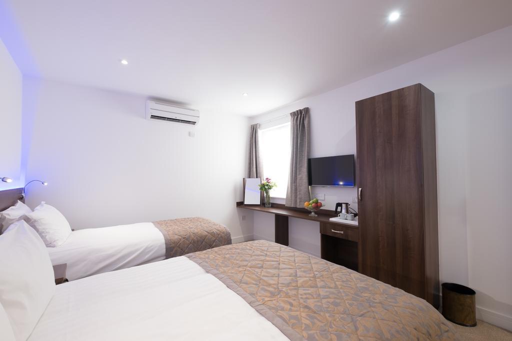 Signature Hotel London Ilford Exteriör bild