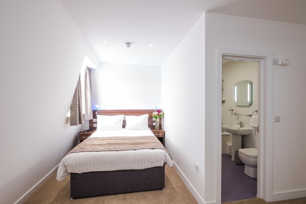 Signature Hotel London Ilford Exteriör bild